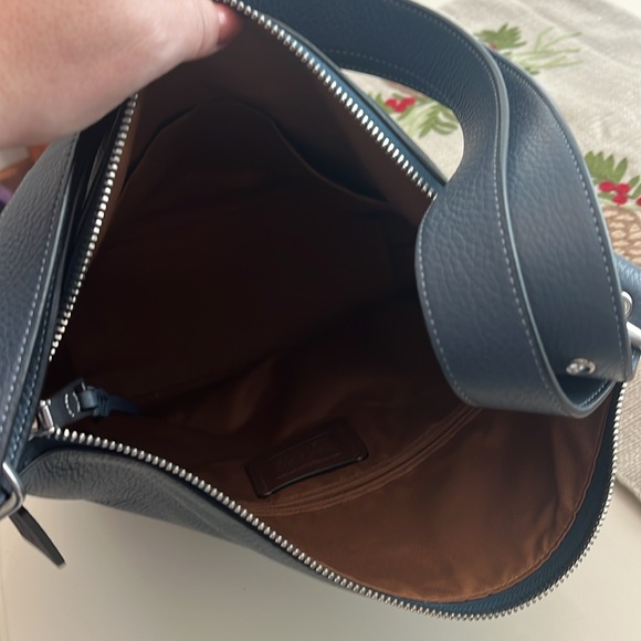 COACH Val Duffle w/matching wallet - Picture 5 of 9